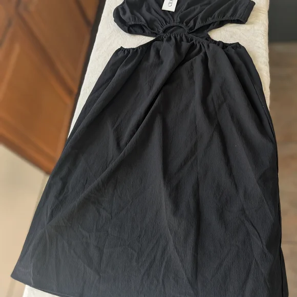 Cider Black Cut-Out Maxi Dress - Picture 8 of 13